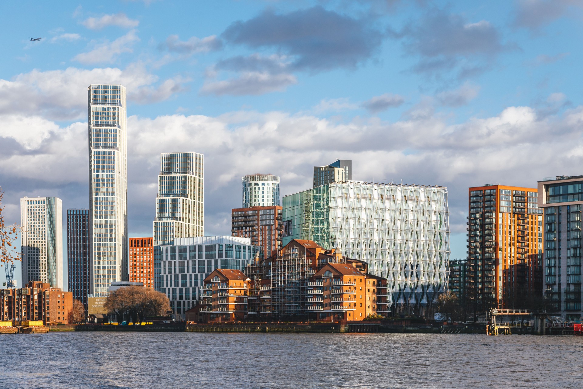 Riverside Opulence: Luxurious Buildings Along the Thames in Nine Elms and Vauxhall, London